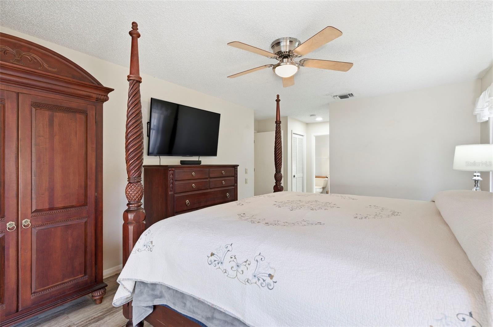 Image 17 of 58 For 2418 Anthony Avenue