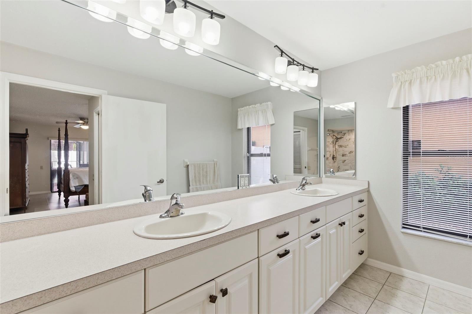 Image 19 of 58 For 2418 Anthony Avenue