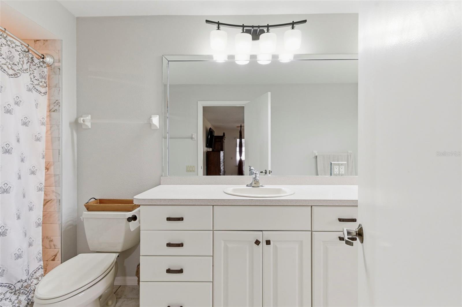 Image 21 of 58 For 2418 Anthony Avenue