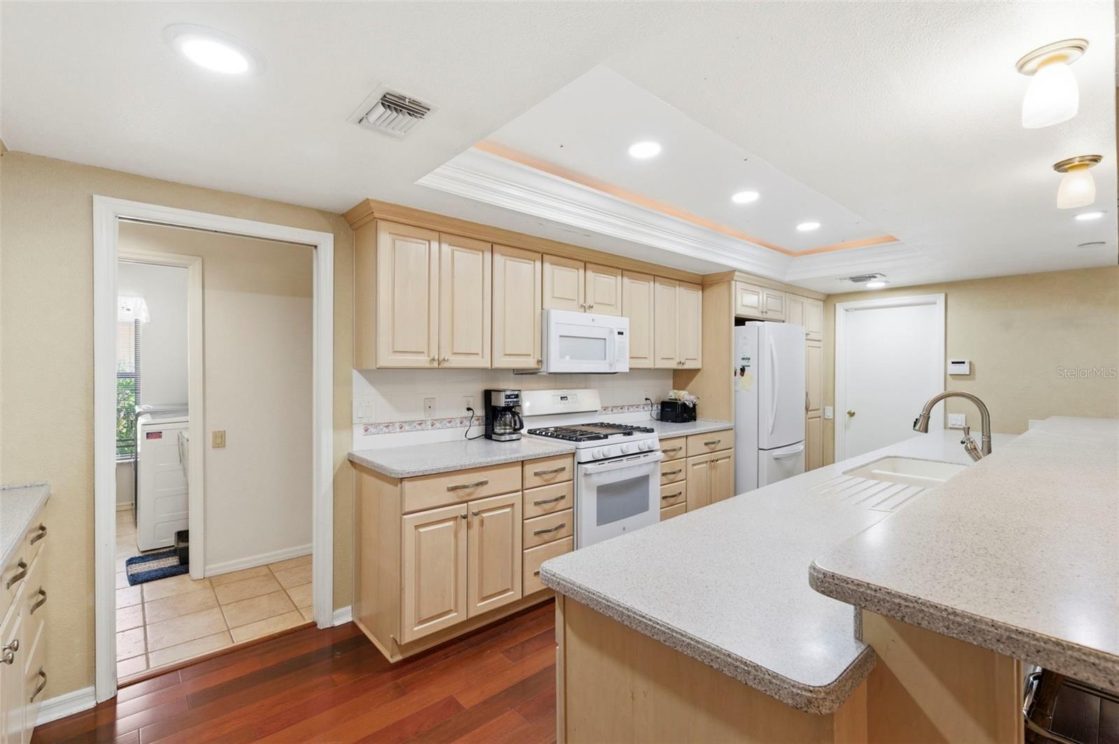 Image 28 of 58 For 2418 Anthony Avenue