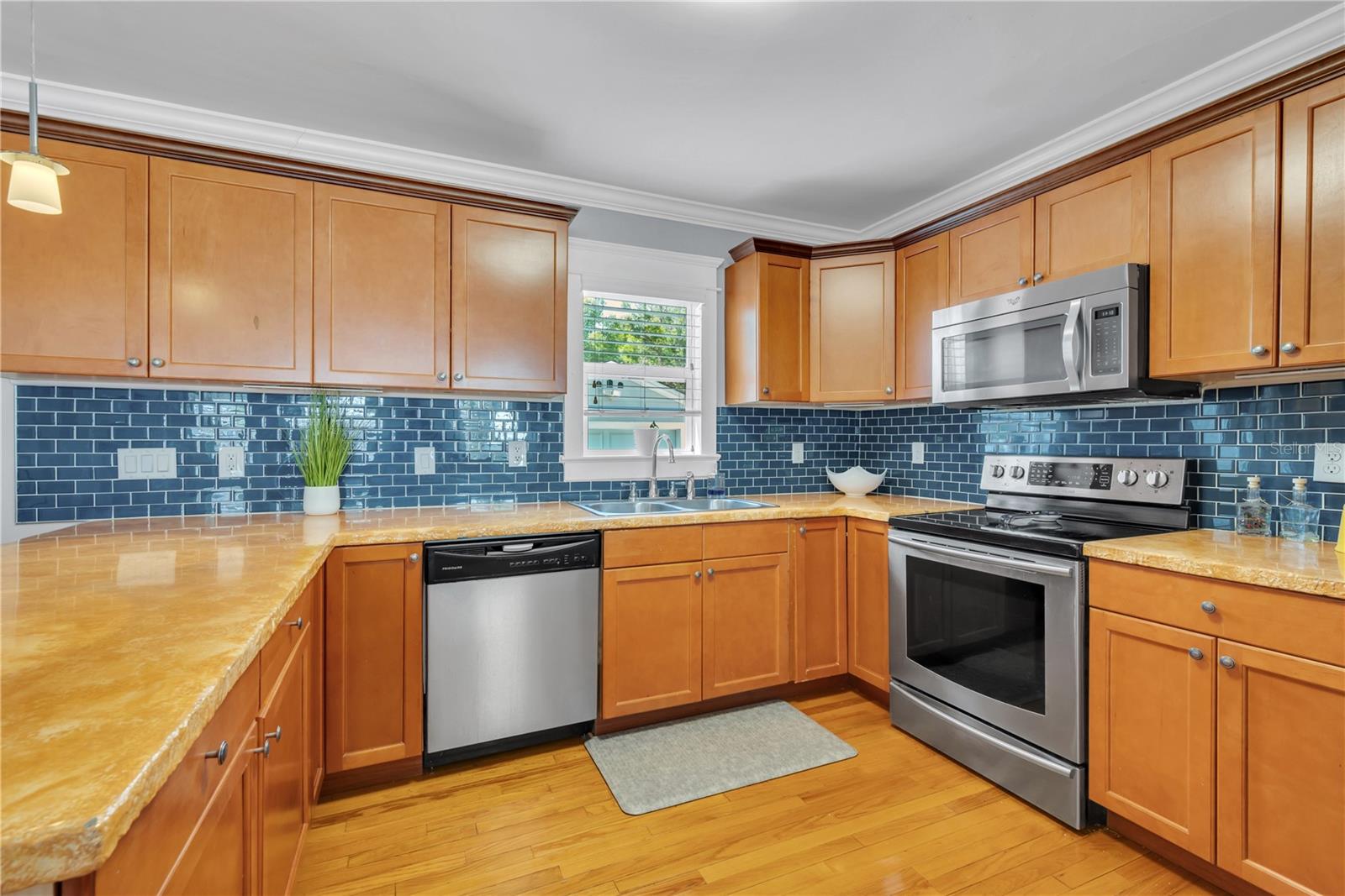 Image 11 of 24 For 812 Coral Street