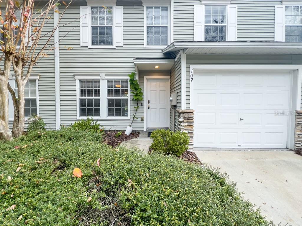 Image 3 of 34 For 109 Woodknoll Place