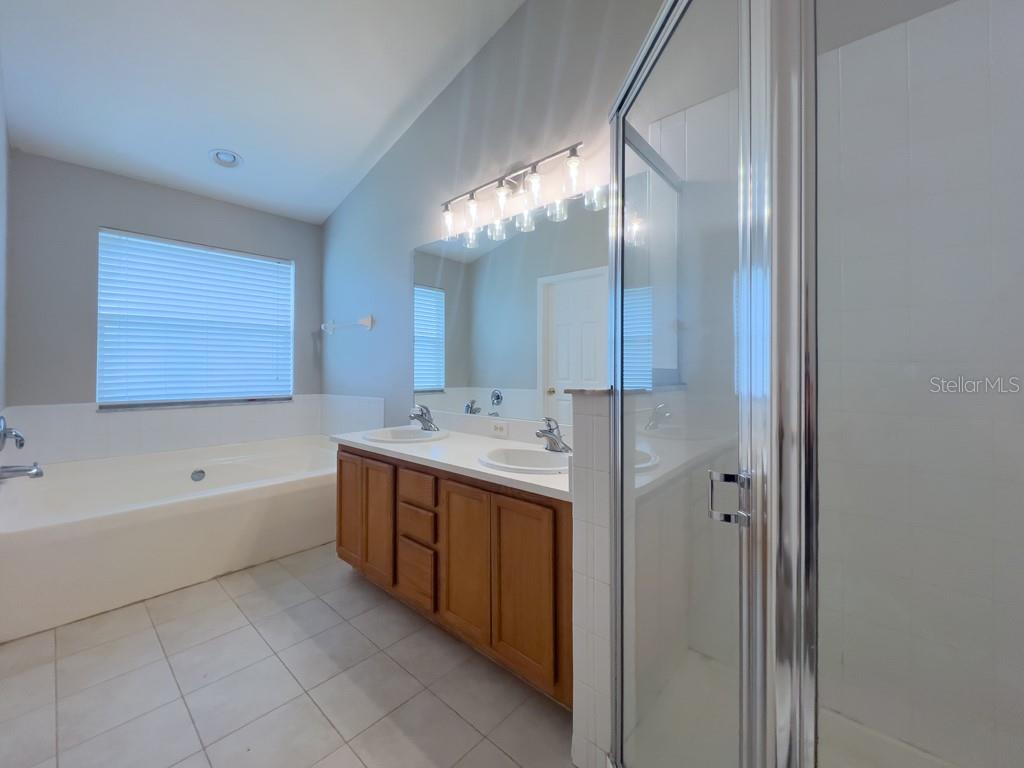 Image 4 of 34 For 109 Woodknoll Place