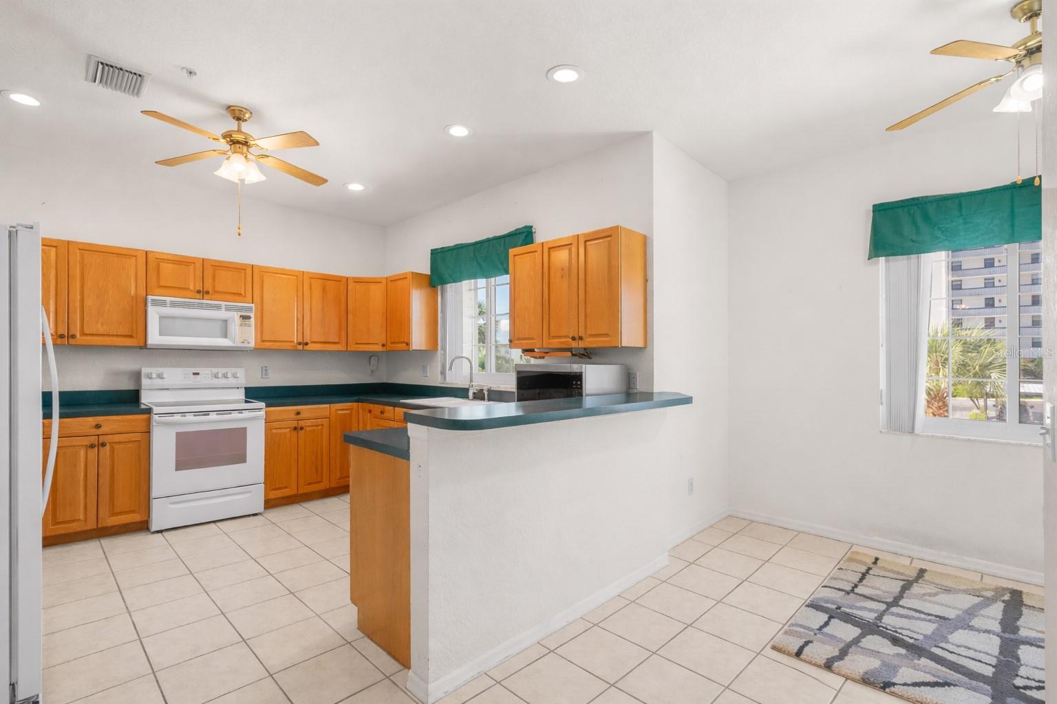 Image 12 of 45 For 15467 Gulf Boulevard 8