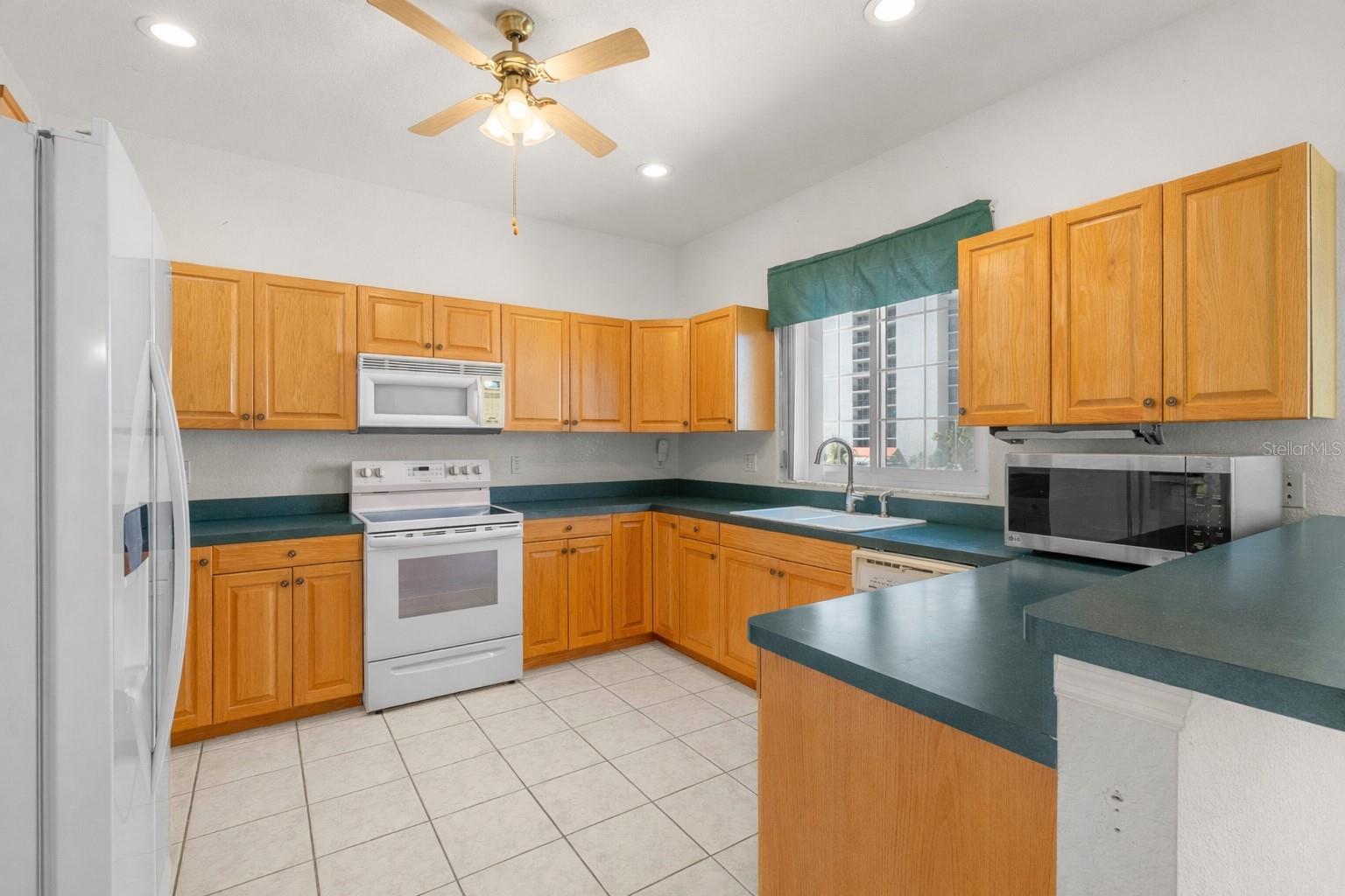 Image 13 of 45 For 15467 Gulf Boulevard 8