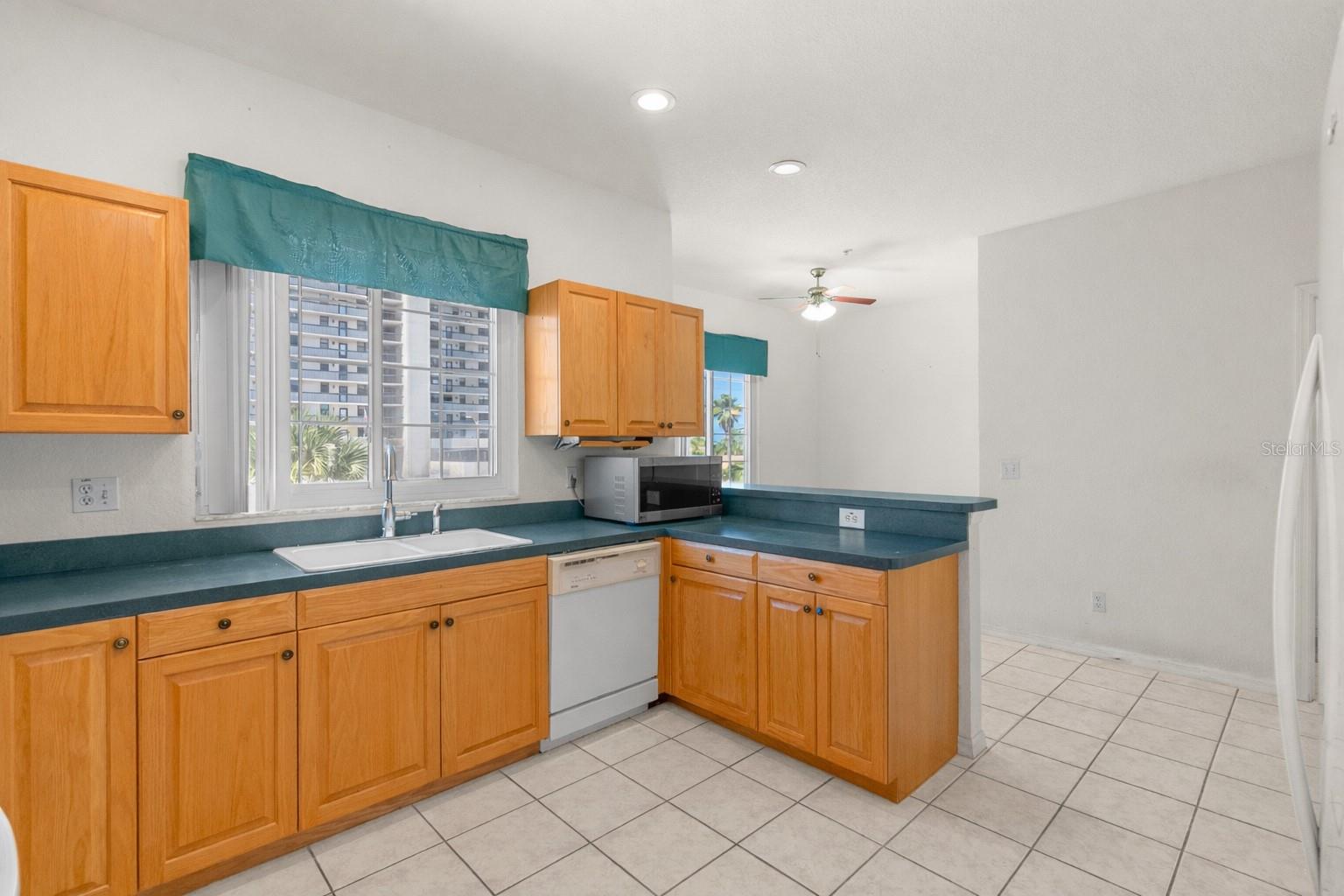 Image 14 of 45 For 15467 Gulf Boulevard 8