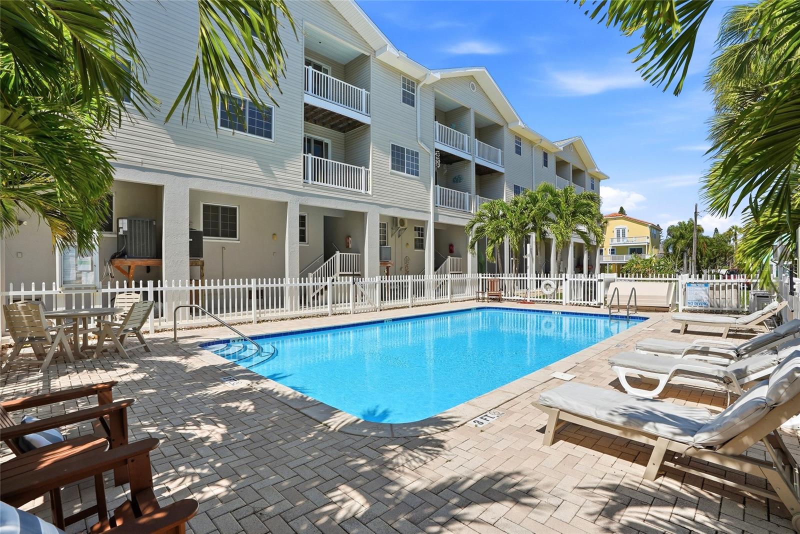 Image 29 of 45 For 15467 Gulf Boulevard 8