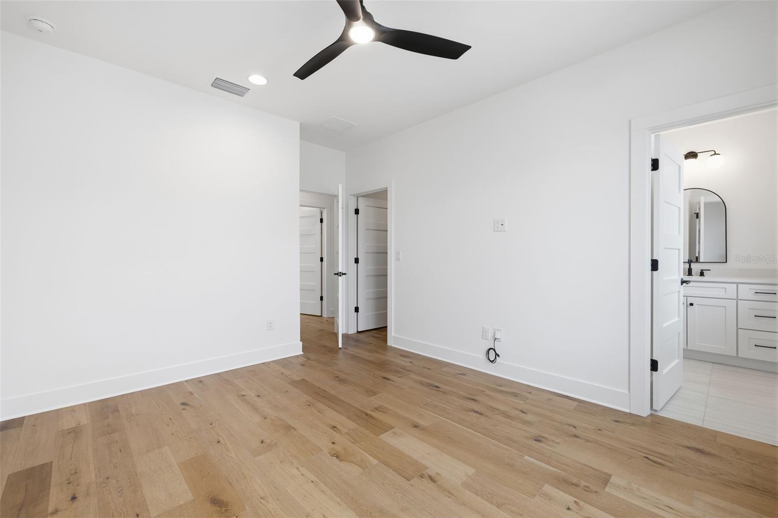 Image 39 of 45 For 407 Albany Avenue 2