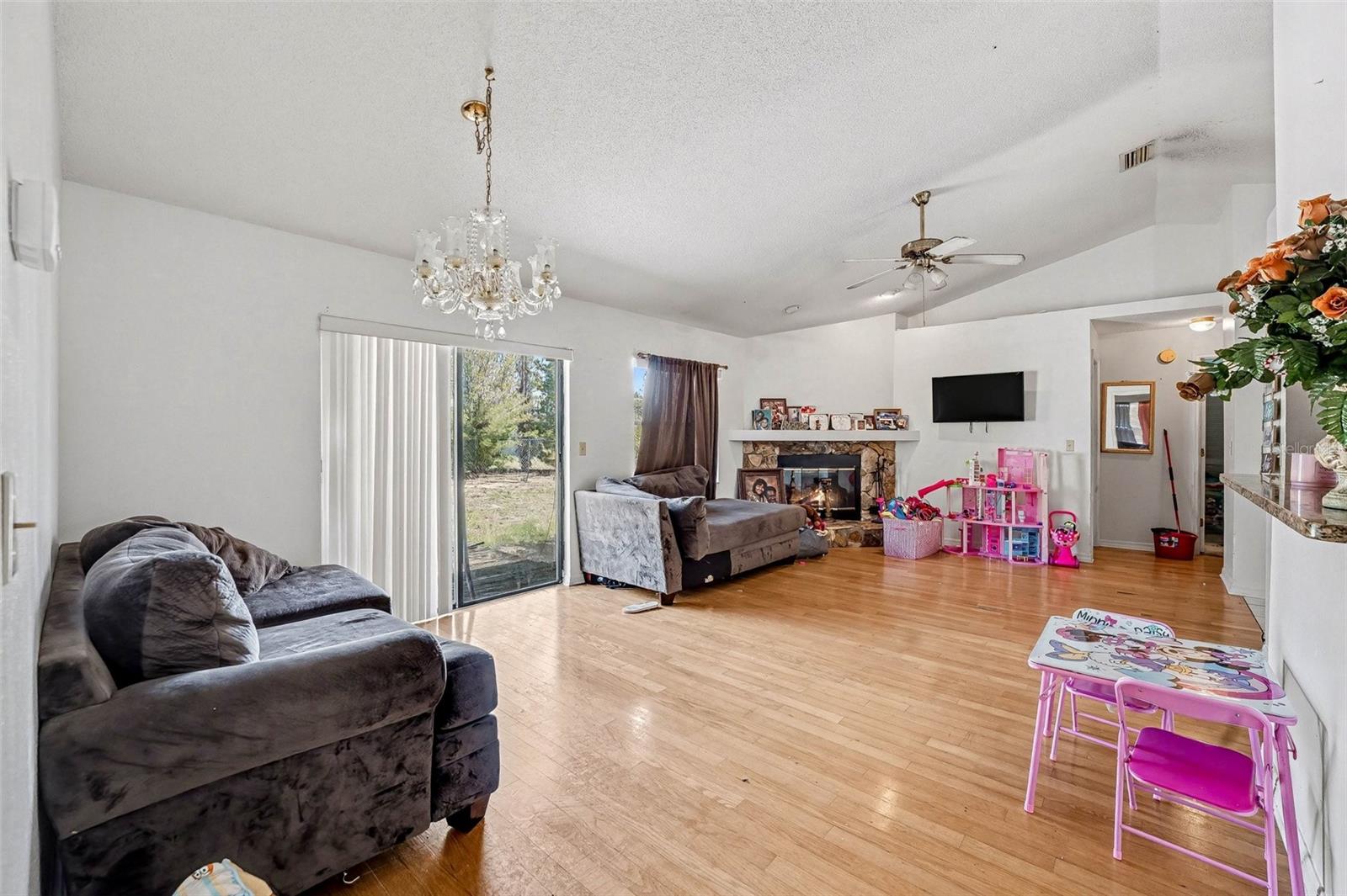 Image 5 of 13 For 917 Devonshire Way