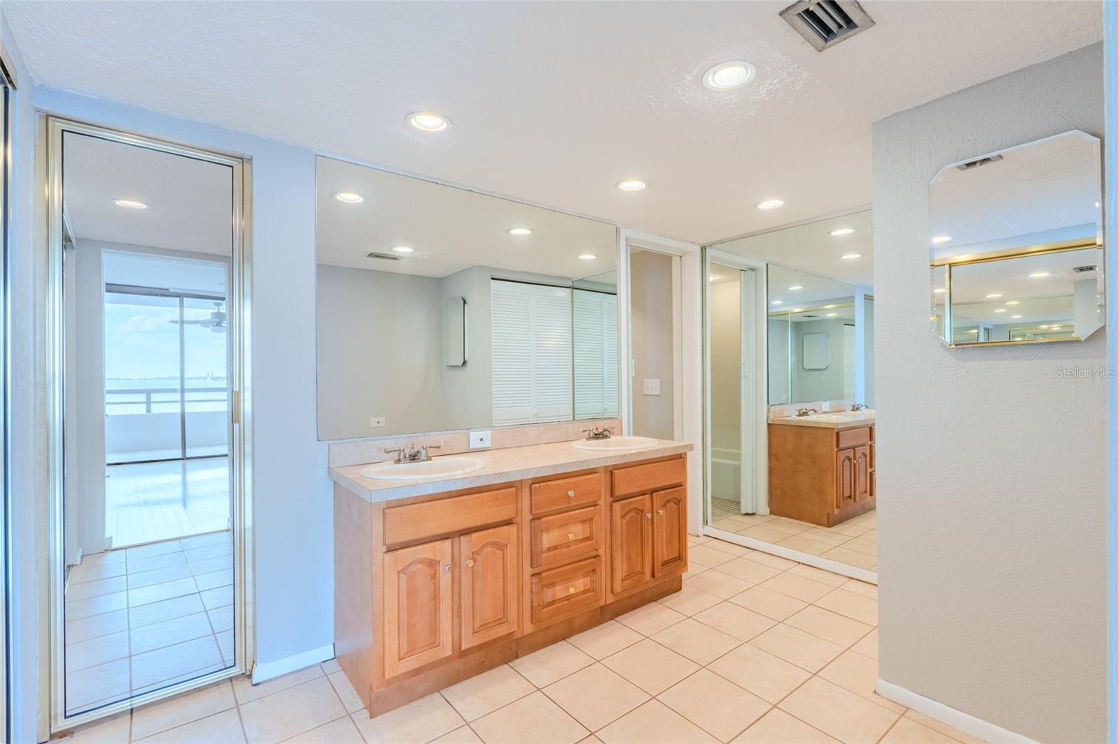 Image 27 of 54 For 5700 Mariner Street 503a