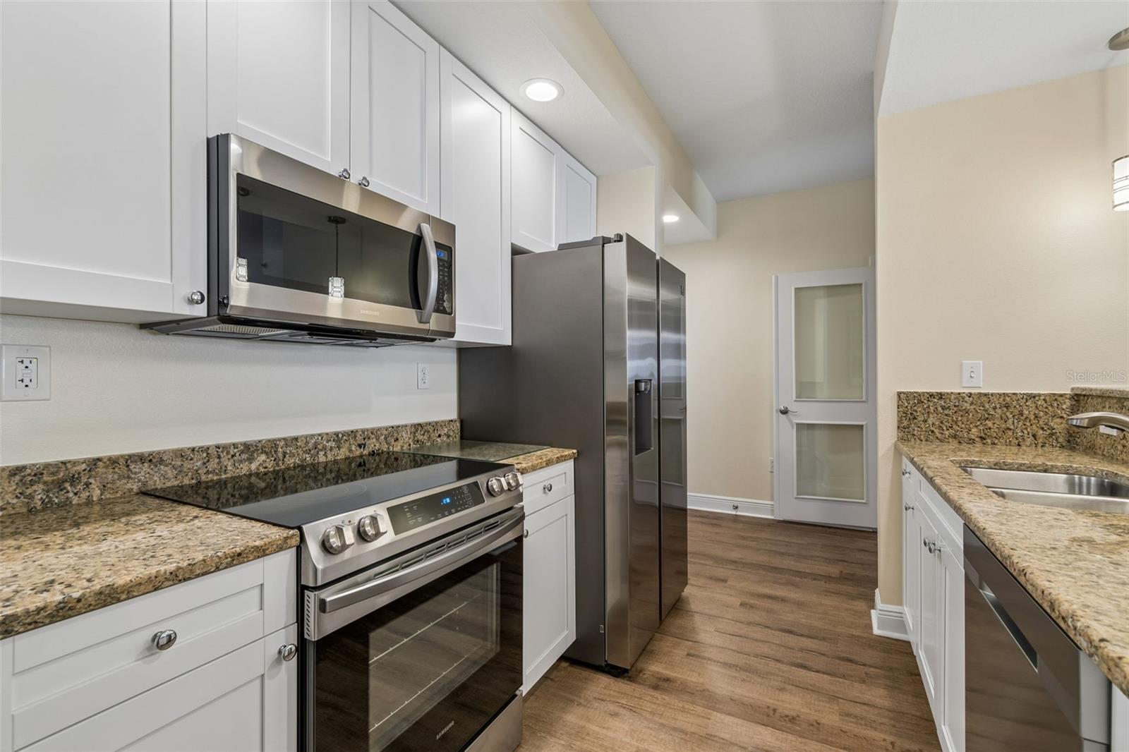 Image 12 of 49 For 628 Cleveland Street 904