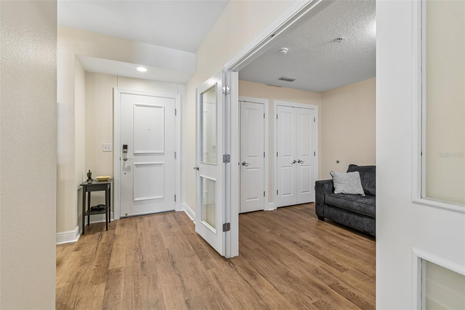 Image 18 of 49 For 628 Cleveland Street 904