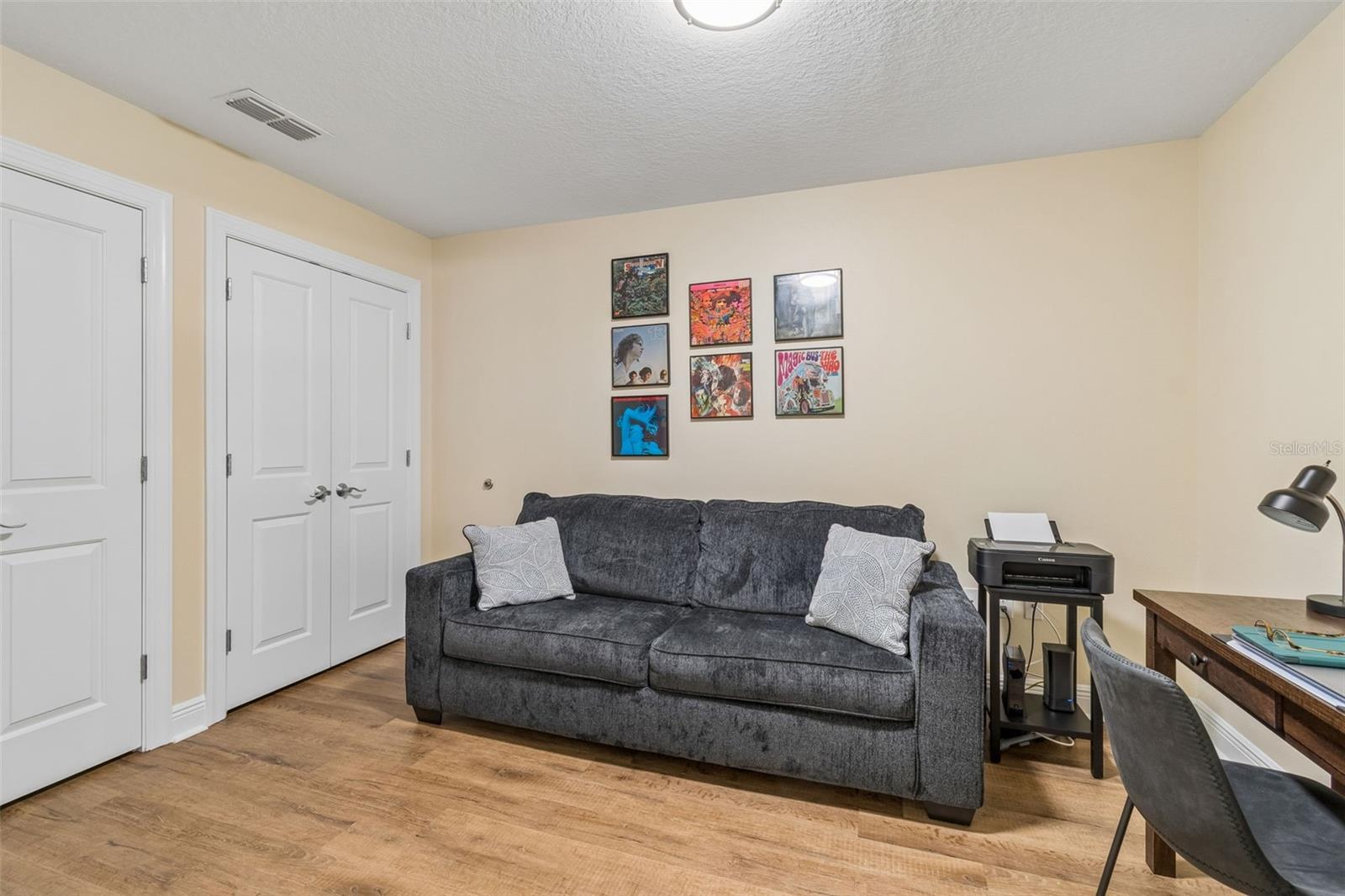 Image 19 of 49 For 628 Cleveland Street 904