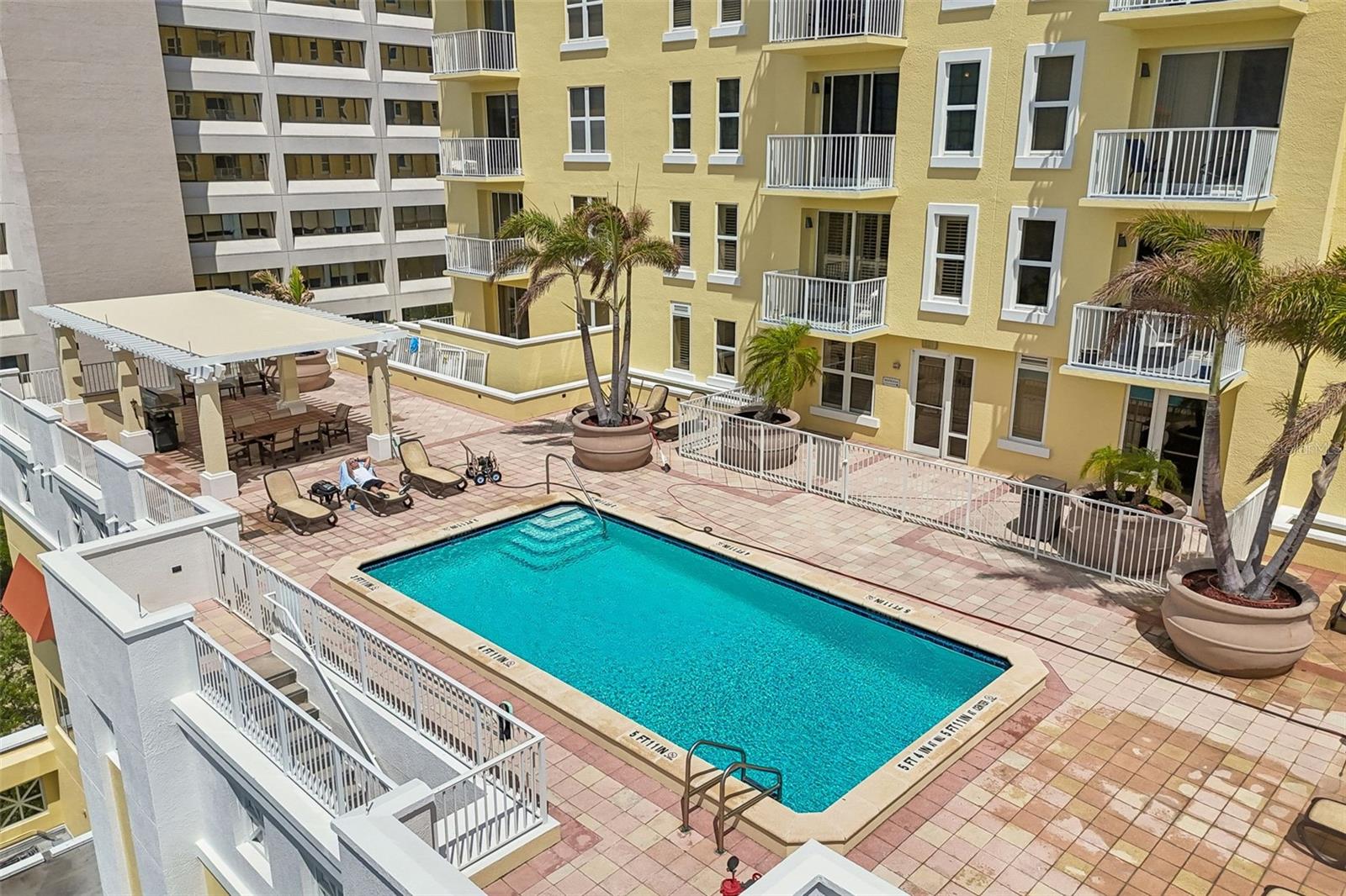 Image 2 of 49 For 628 Cleveland Street 904