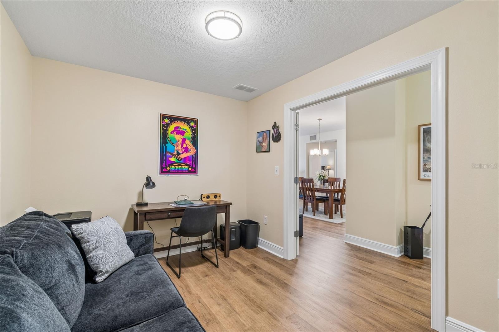 Image 20 of 49 For 628 Cleveland Street 904