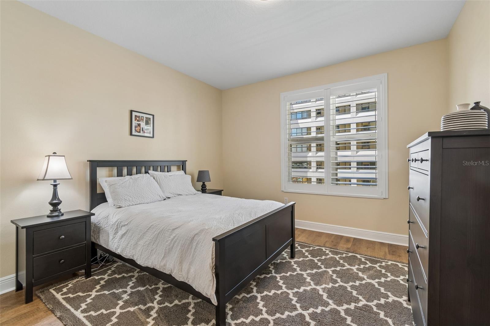 Image 23 of 49 For 628 Cleveland Street 904