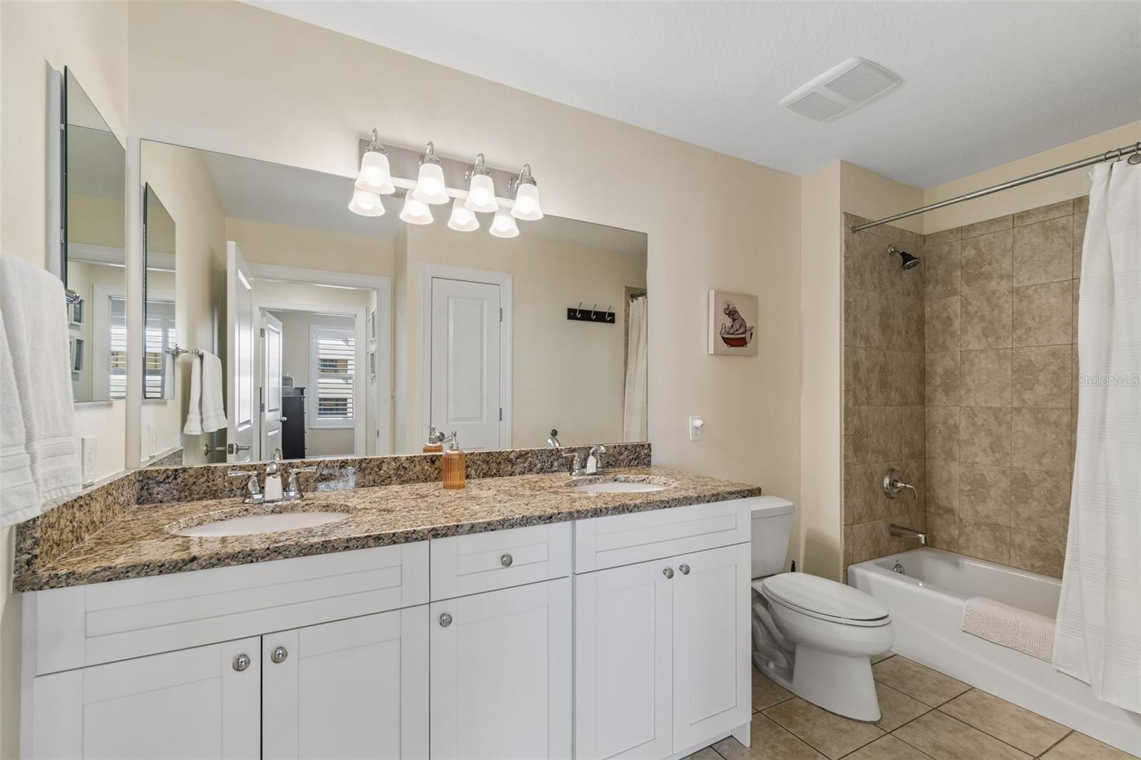 Image 24 of 49 For 628 Cleveland Street 904