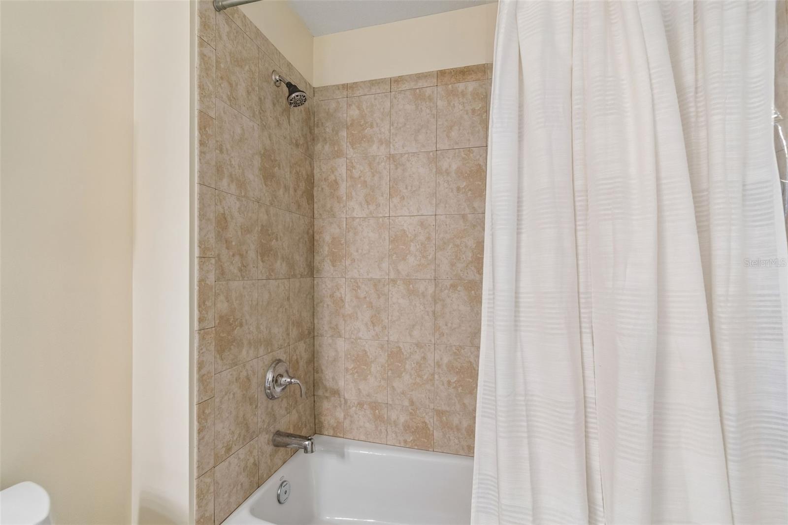 Image 25 of 49 For 628 Cleveland Street 904