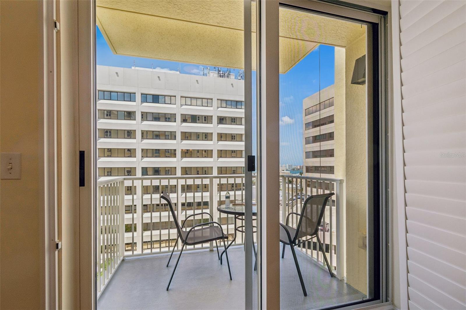 Image 32 of 49 For 628 Cleveland Street 904