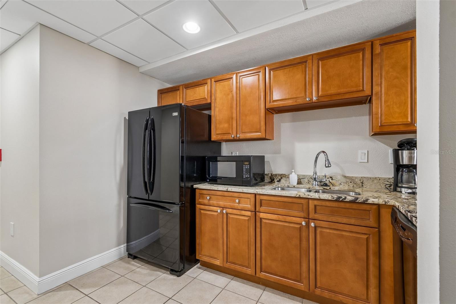 Image 39 of 49 For 628 Cleveland Street 904