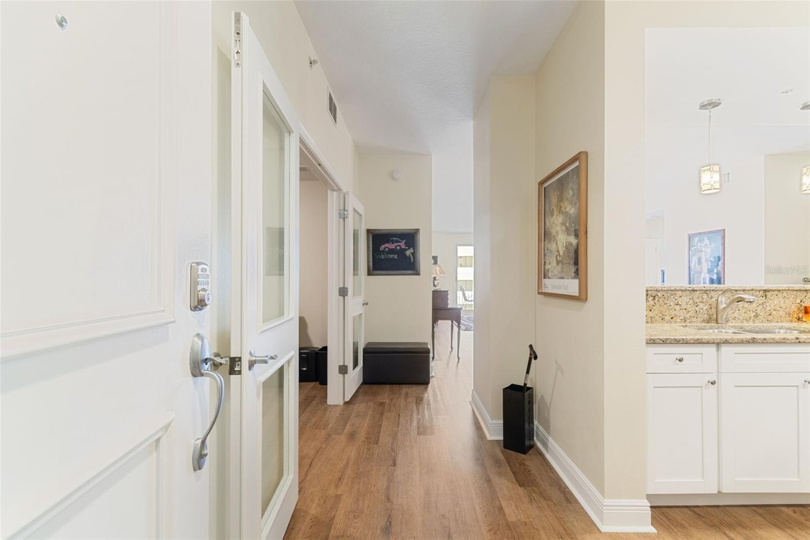 Image 4 of 49 For 628 Cleveland Street 904