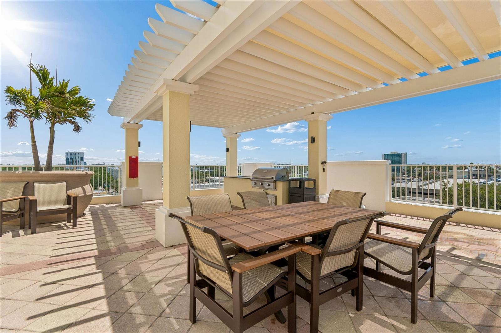 Image 42 of 49 For 628 Cleveland Street 904