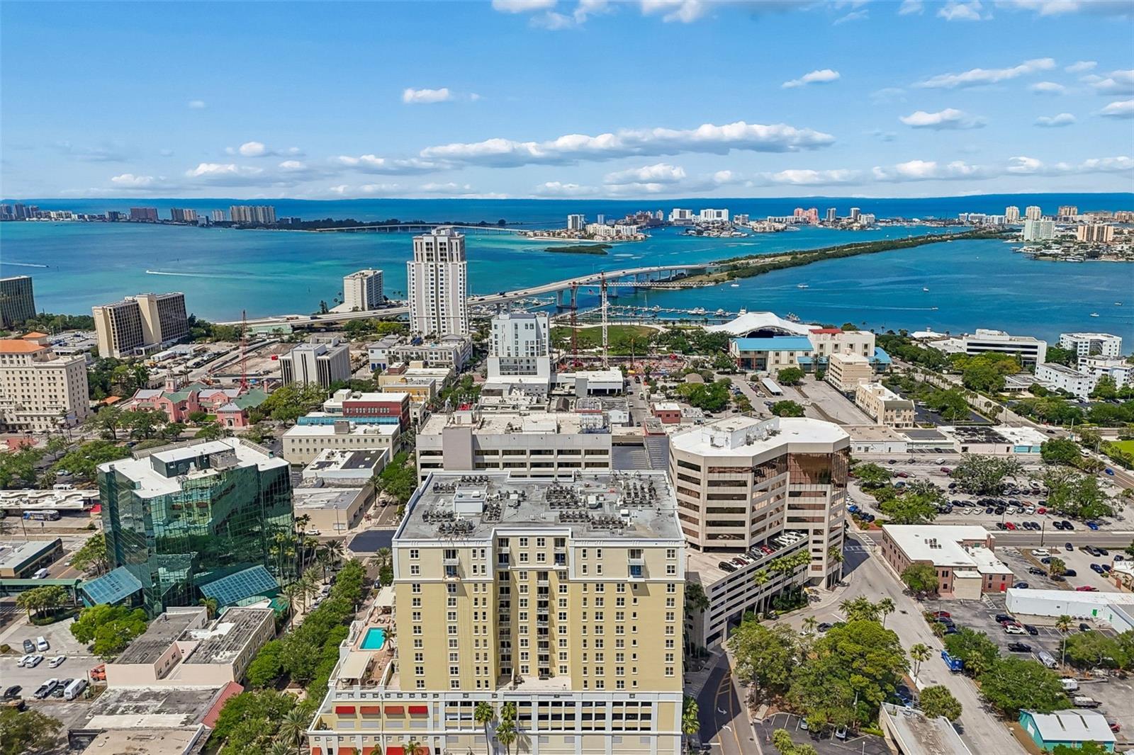 Image 46 of 49 For 628 Cleveland Street 904