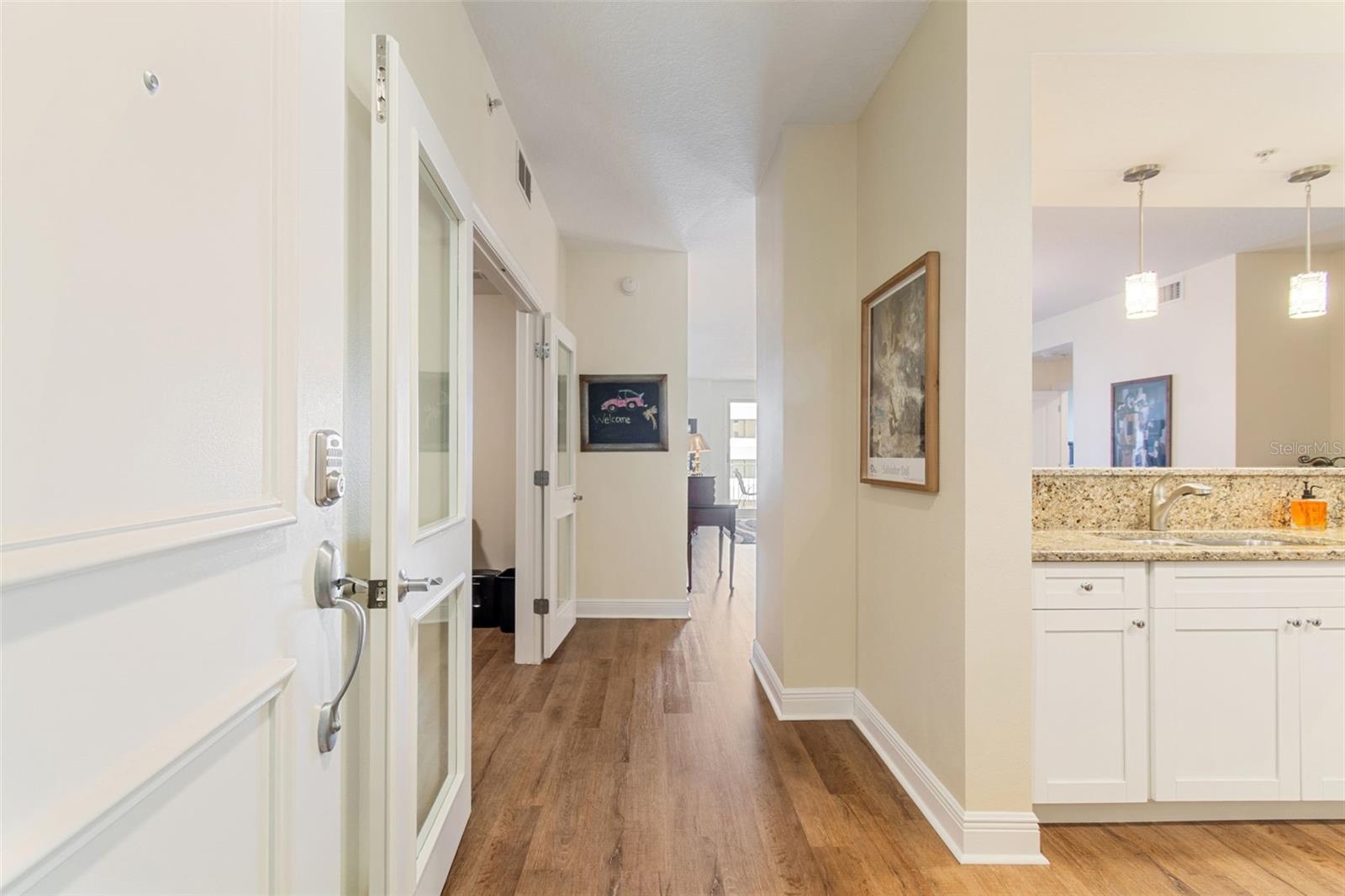 Image 8 of 49 For 628 Cleveland Street 904