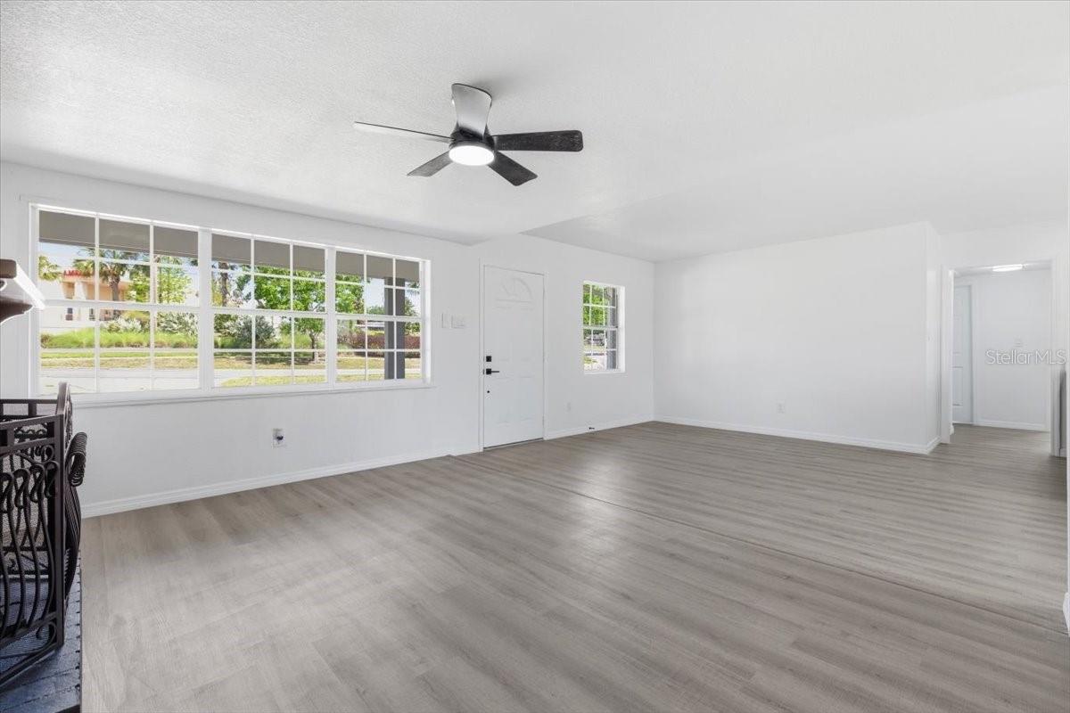 Image 12 of 19 For 113 Eastway Dr