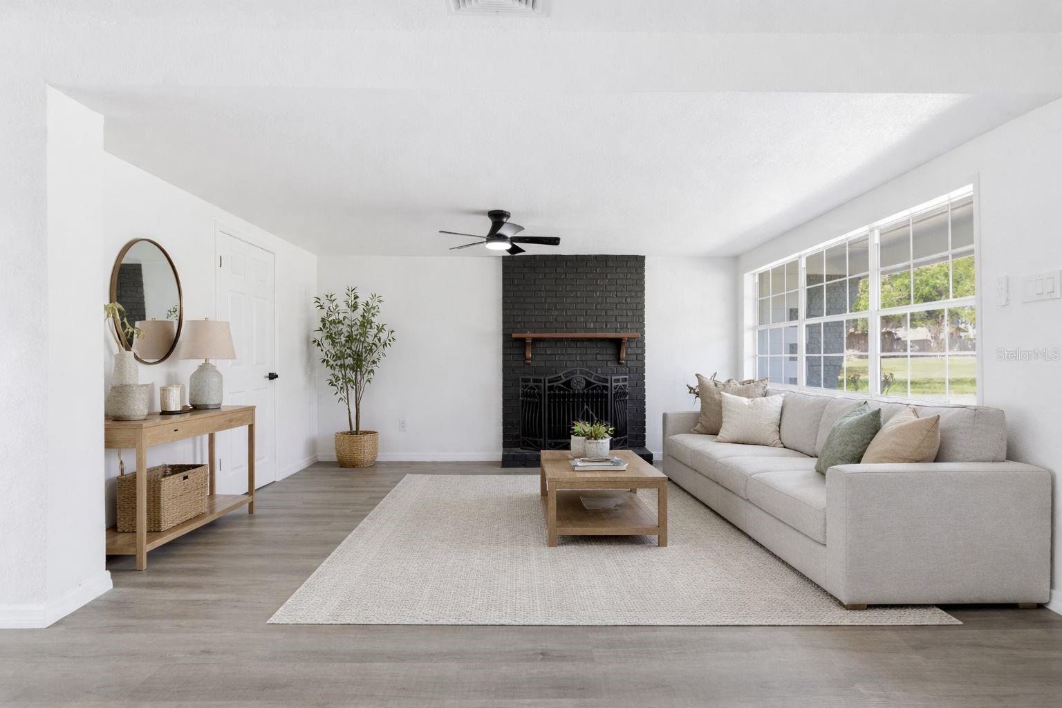 Image 4 of 19 For 113 Eastway Dr