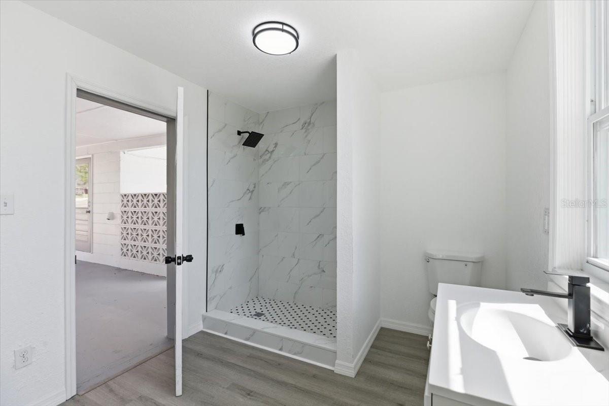 Image 8 of 19 For 113 Eastway Dr