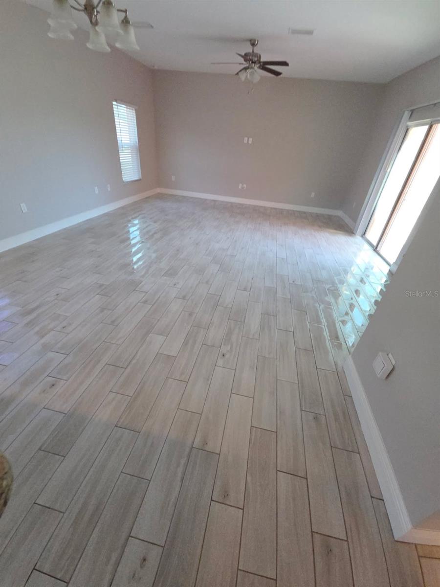 Image 5 of 9 For 1327 Salisbury Drive