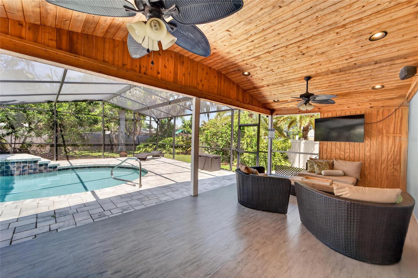 Image 35 of 81 For 1894 Oakdale Lane N