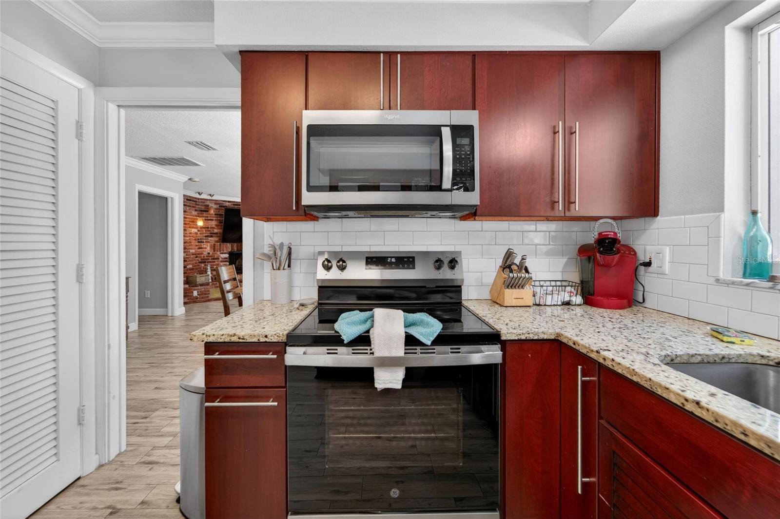 Image 51 of 81 For 1894 Oakdale Lane N