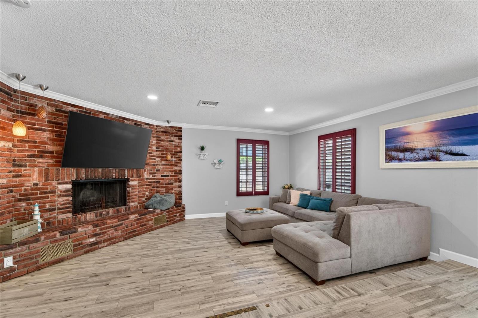 Image 59 of 81 For 1894 Oakdale Lane N