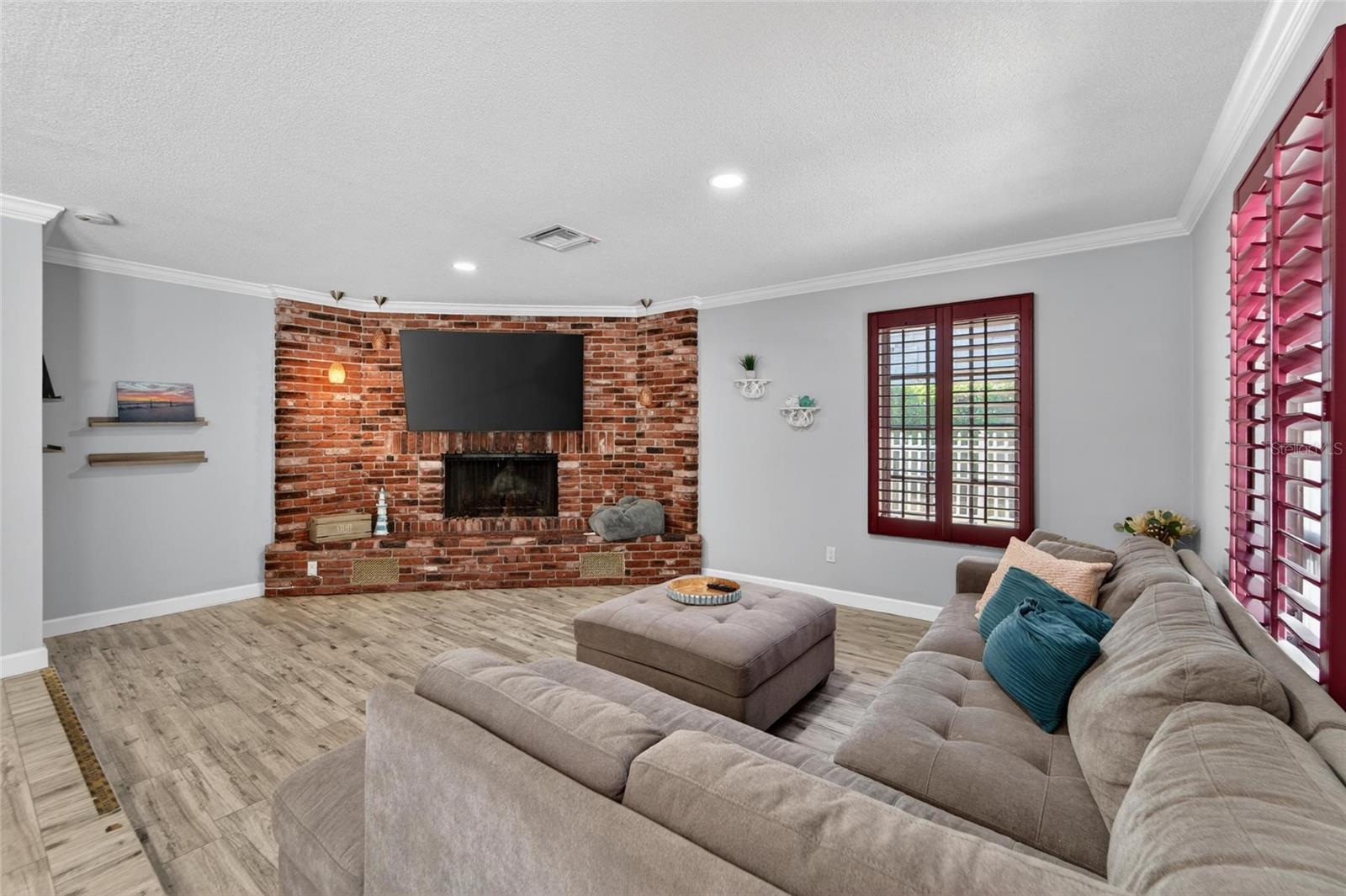 Image 60 of 81 For 1894 Oakdale Lane N