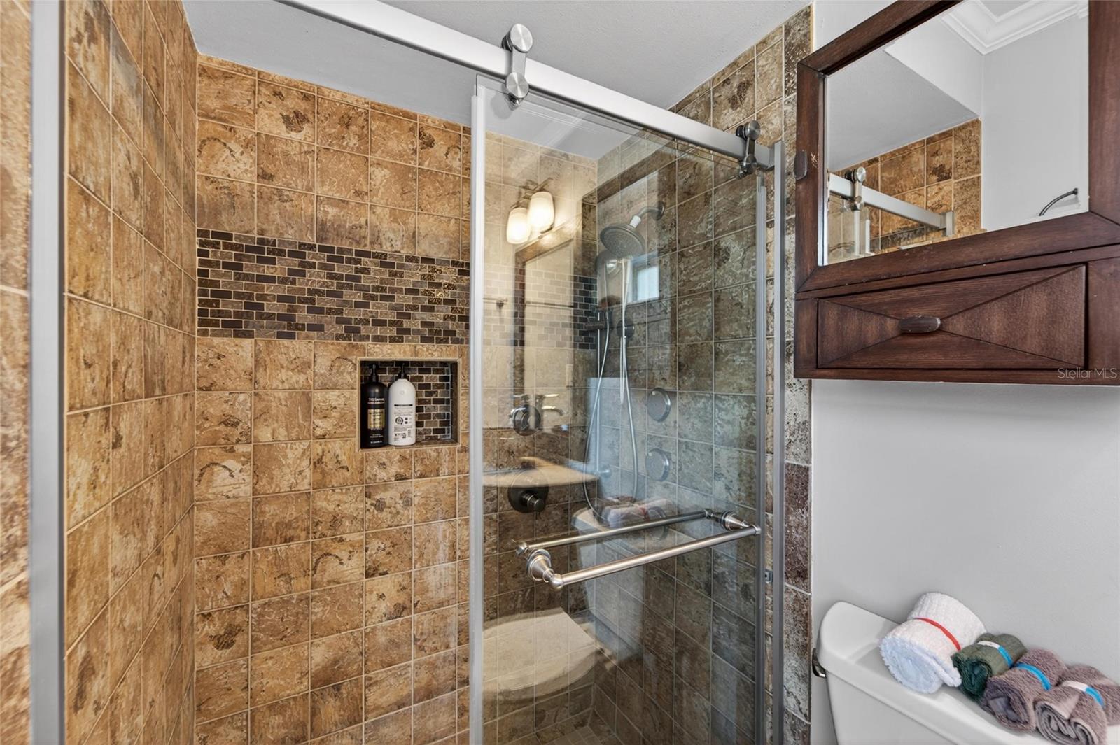 Image 75 of 81 For 1894 Oakdale Lane N