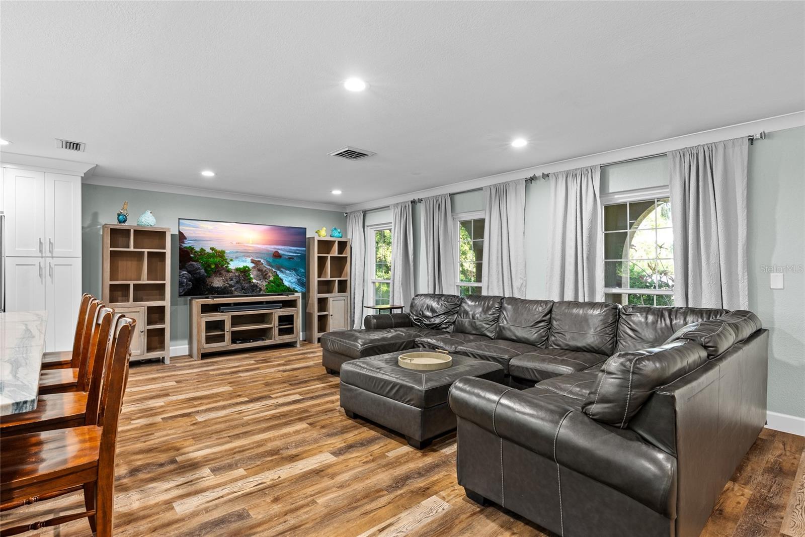 Image 15 of 71 For 13355 Park Boulevard