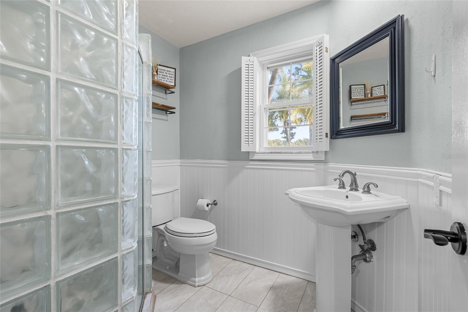 Image 22 of 71 For 13355 Park Boulevard