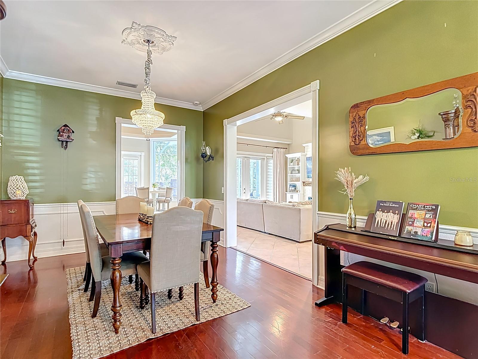 Image 12 of 75 For 2425 Valrico Forest Drive