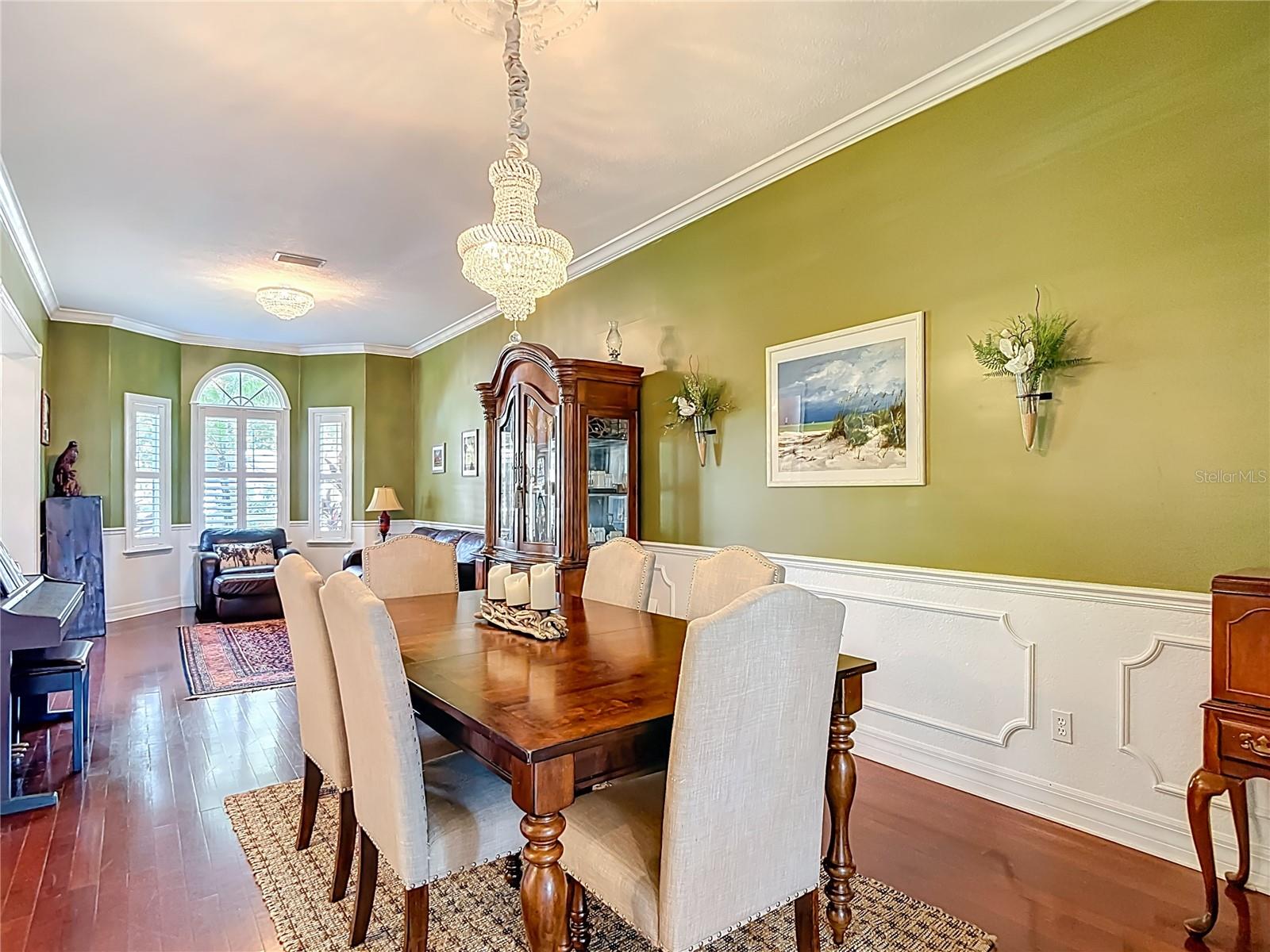 Image 13 of 75 For 2425 Valrico Forest Drive