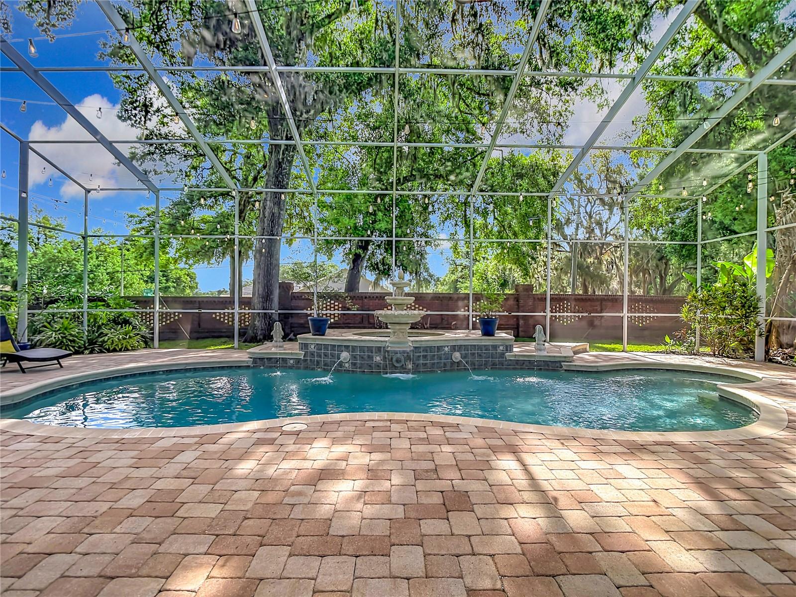 Image 68 of 75 For 2425 Valrico Forest Drive