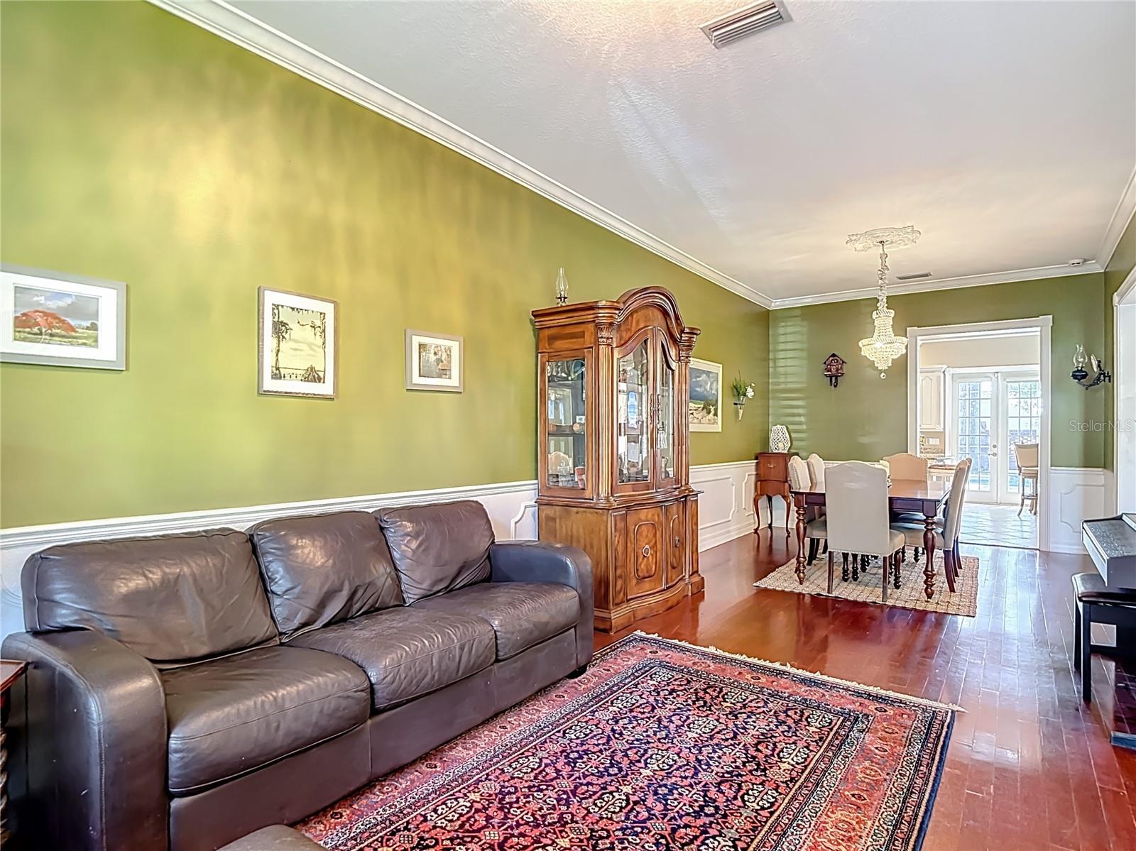 Image 9 of 75 For 2425 Valrico Forest Drive