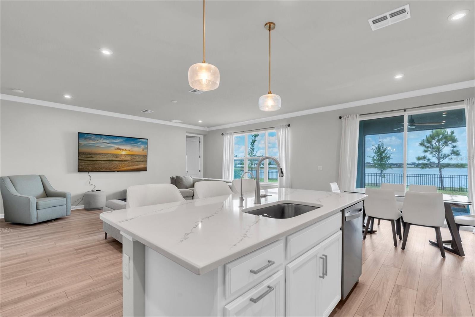 Image 14 of 46 For 6353 Timberdale Avenue