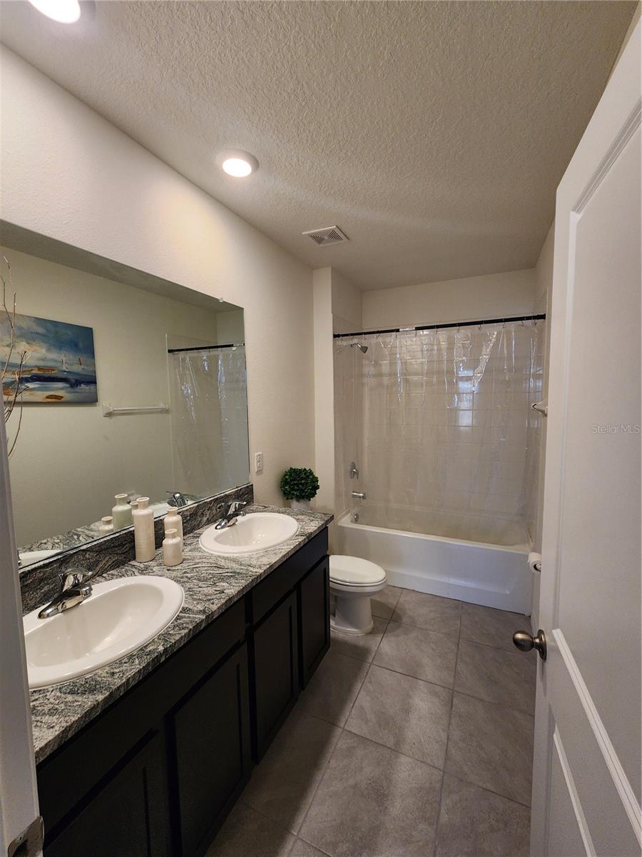 Image 30 of 39 For 17033 Oval Rum Drive