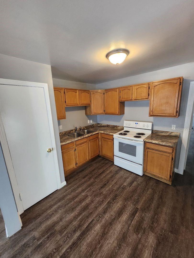 Image 3 of 18 For 2524 19th Street S