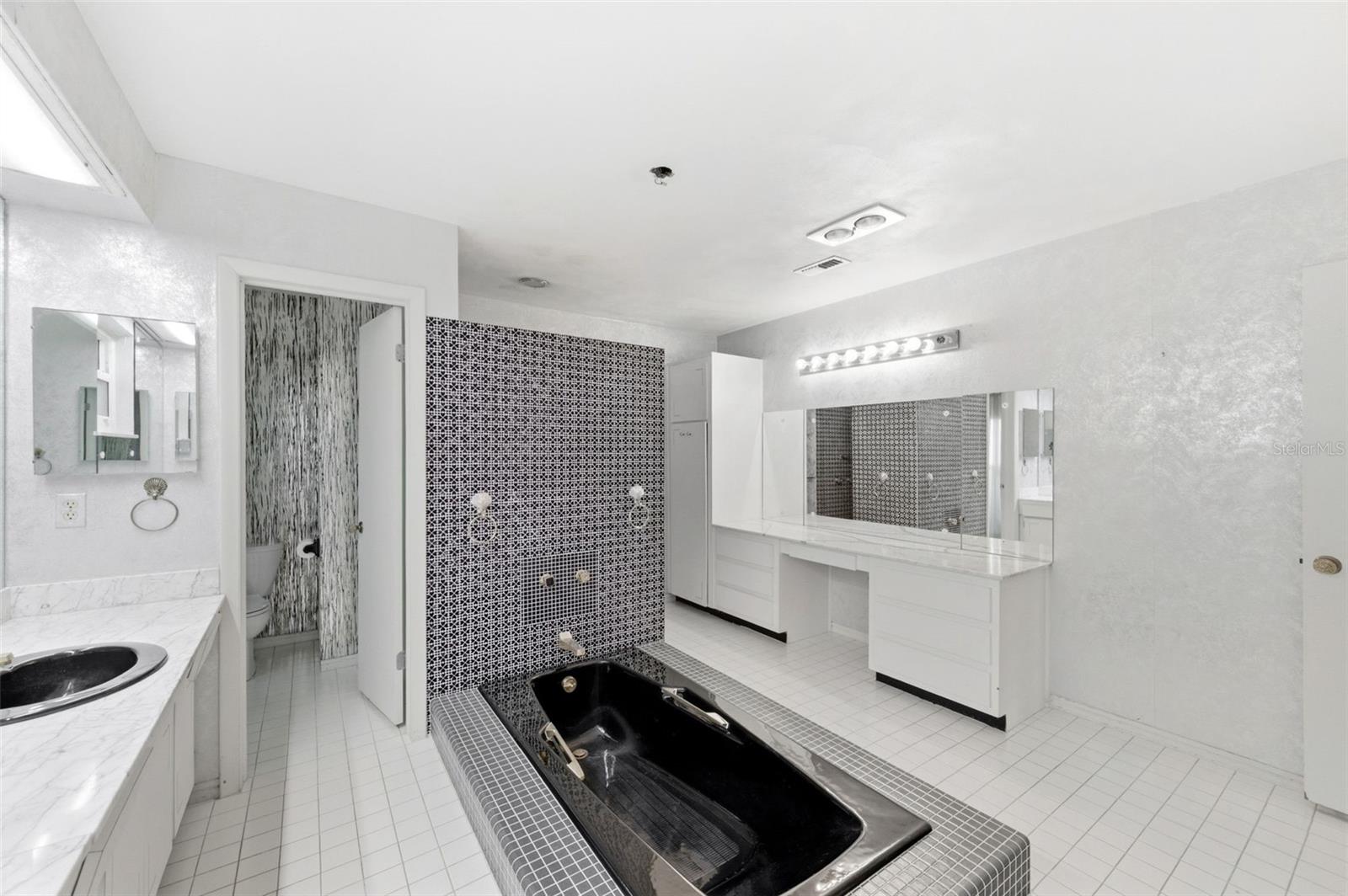 Image 21 of 25 For 1451 Monticello Boulevard N