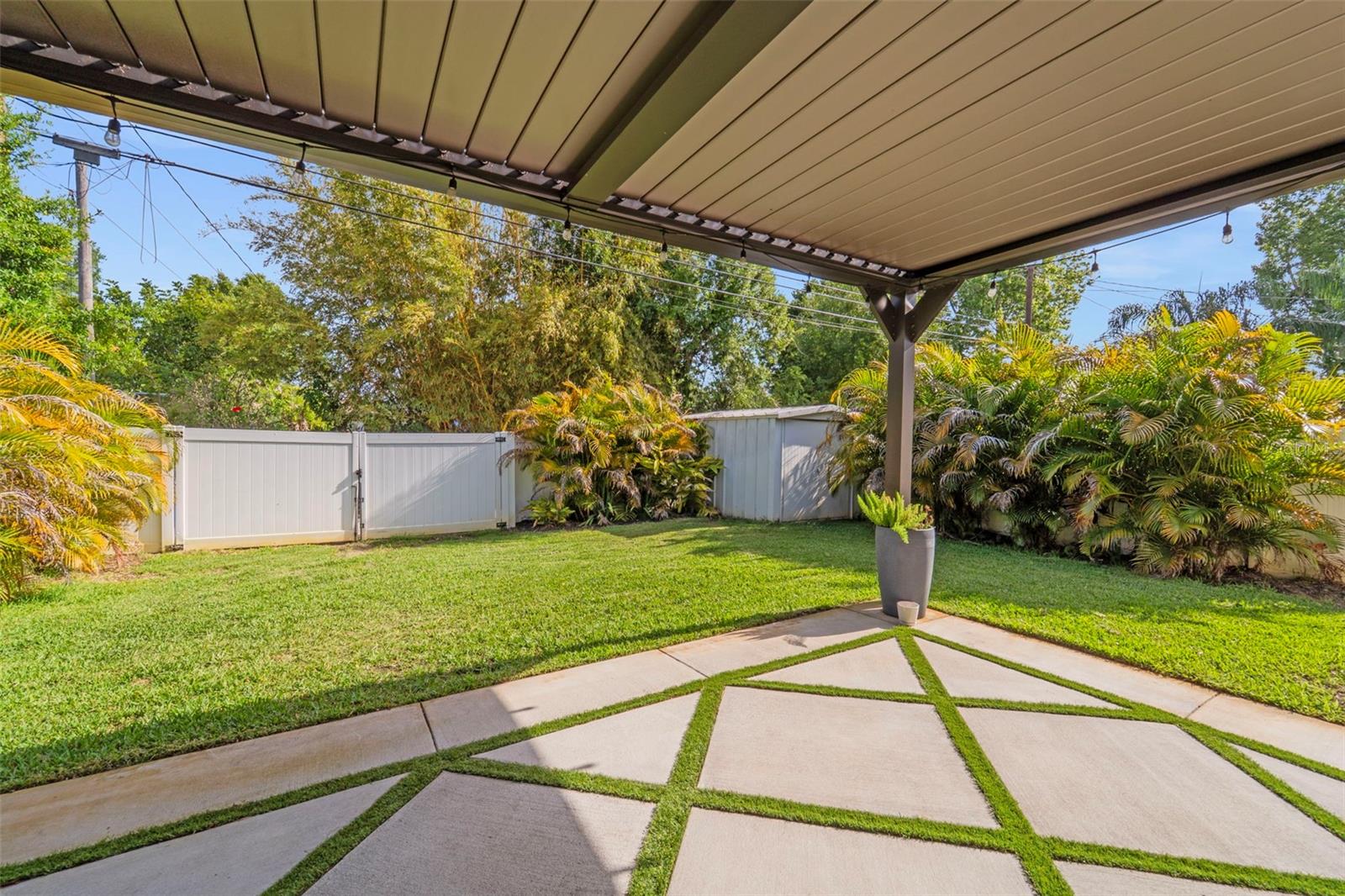 Image 25 of 46 For 967 49th Avenue N