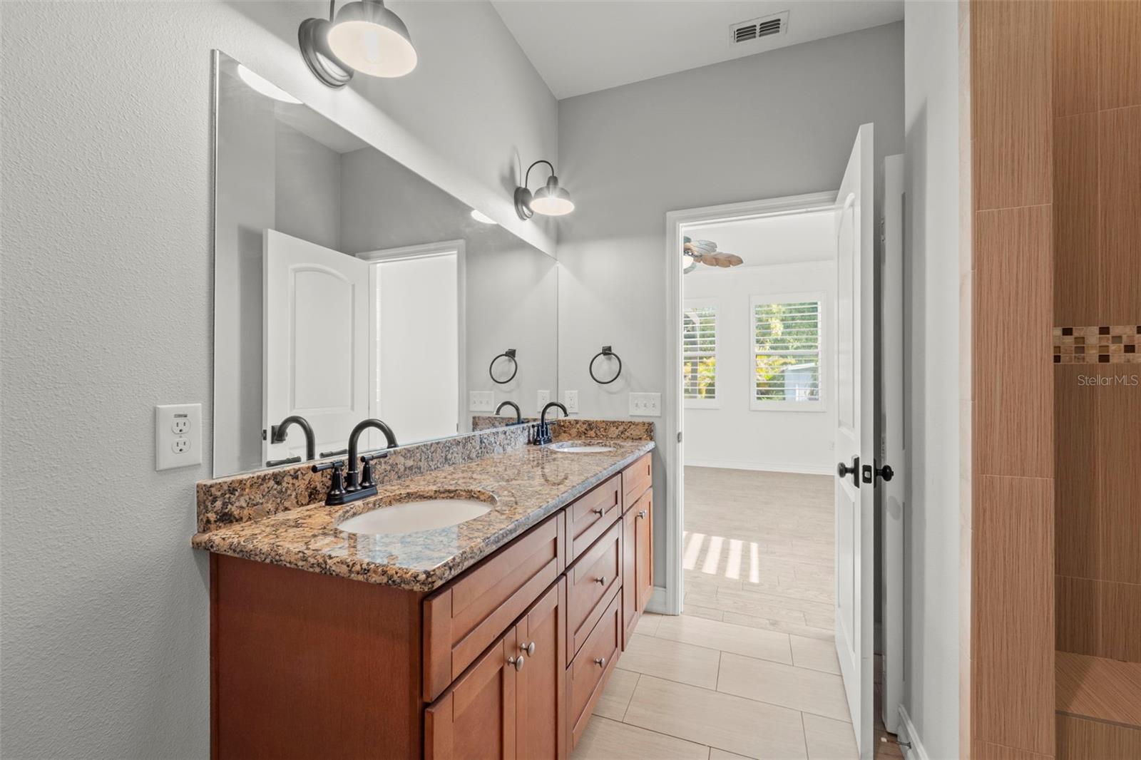 Image 37 of 46 For 967 49th Avenue N