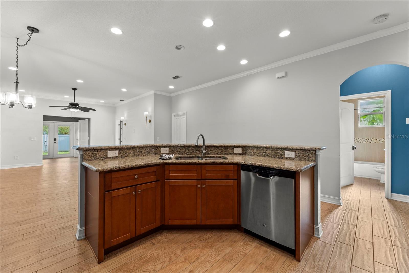 Image 7 of 46 For 967 49th Avenue N